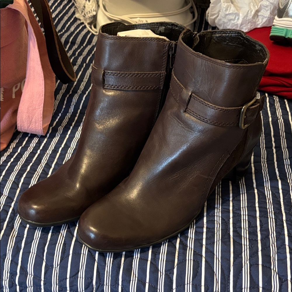 Naturalized Brown leather and suede boots